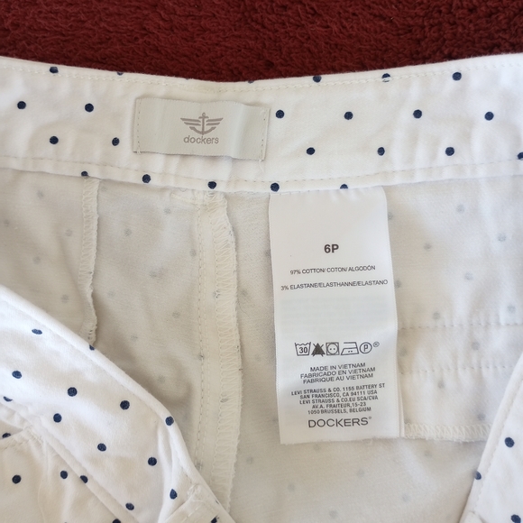 Women's Dockers Essential Shorts White with Black Polka Dots Size  6P - Picture 4 of 8